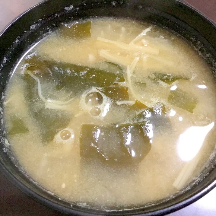 わかめ・エノキ・大根の味噌汁